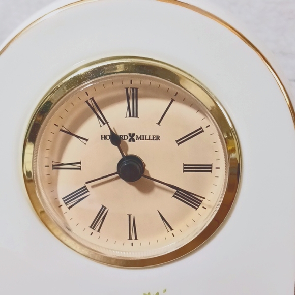 Howard Miller desk clock. - Picture 6 of 7